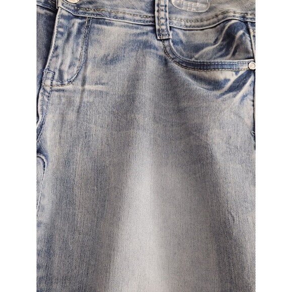 Juniors Size 13-14 Light Wash Distressed Capris Cuffed, Embroidered Pockets - Picture 5 of 10